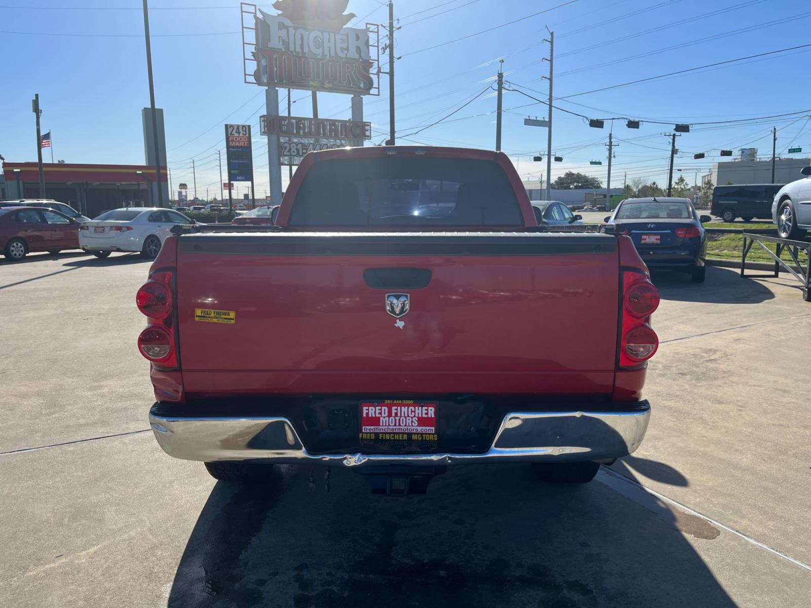 2007 red /black Dodge Ram 1500 SLT 2WD (1D7HA16K97J) with an 3.7L V6 SOHC 12V engine, Manual transmission, located at 14700 Tomball Parkway 249, Houston, TX, 77086, (281) 444-2200, 29.928619, -95.504074 - Photo #5
